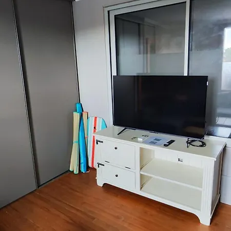 Cozy French With A Beautiful View 아파트 아그